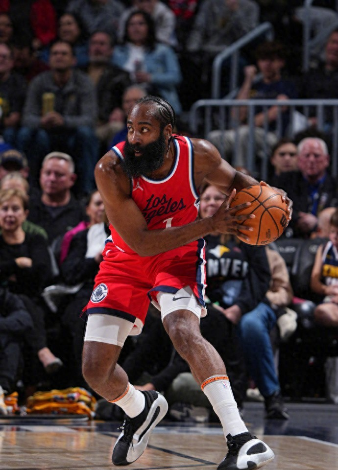 九游体育官网-NBA常规赛今夜再迎强敌，洛杉矶快船遗憾出局，主帅态度——更衣室稳定，阵容厚度经受考验的简单介绍